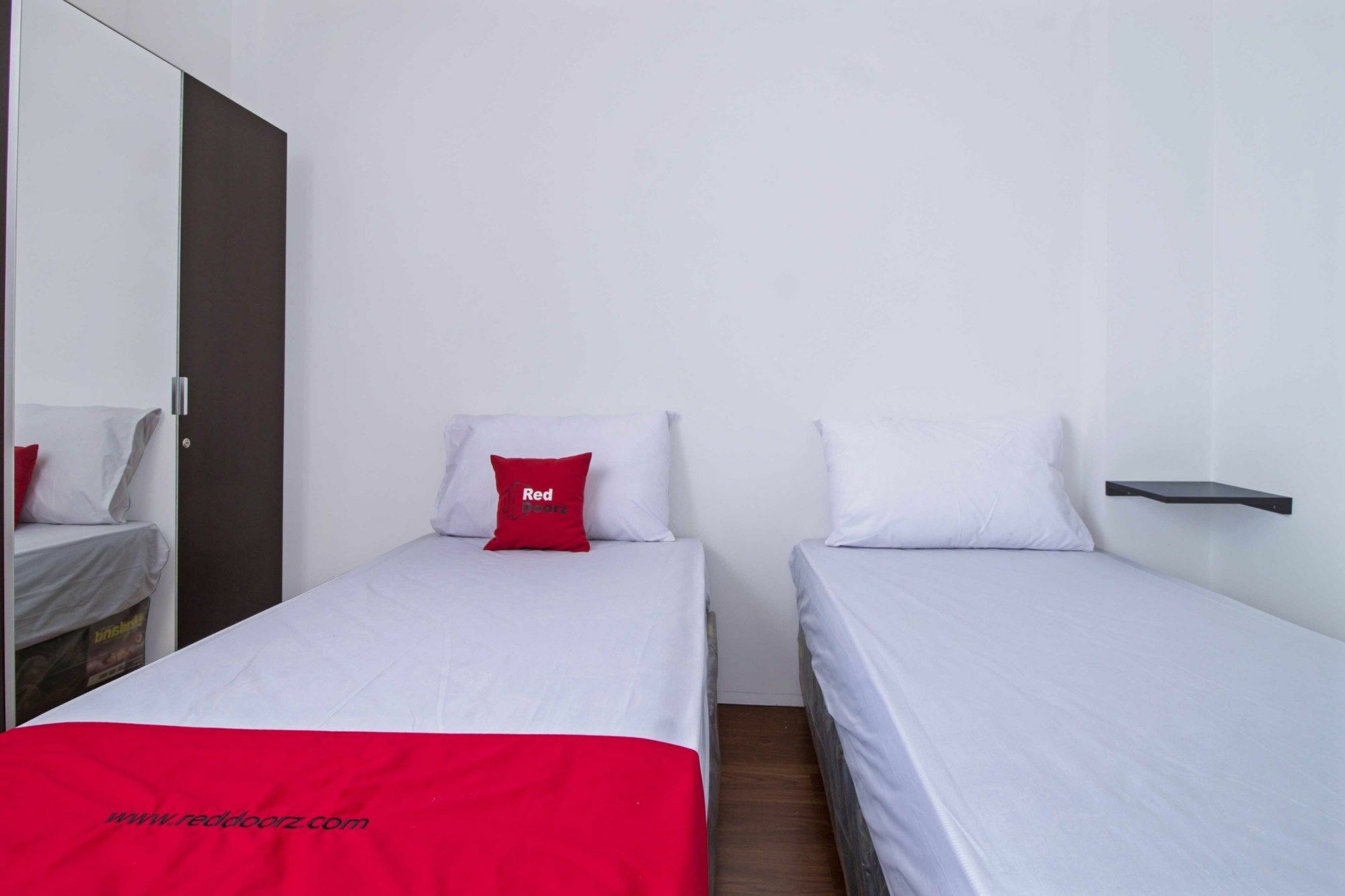 Reddoorz Plus Near Plaza Indonesia Jacarta Exterior foto