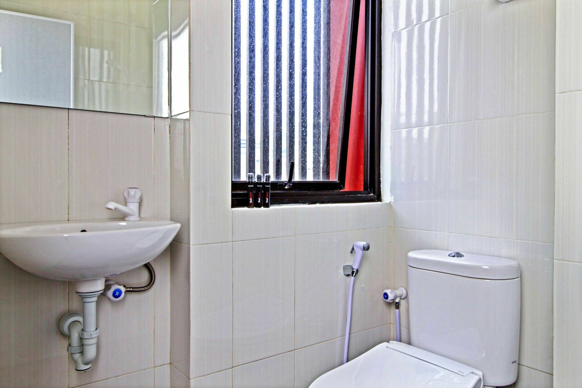 Reddoorz Plus Near Plaza Indonesia Jacarta Exterior foto