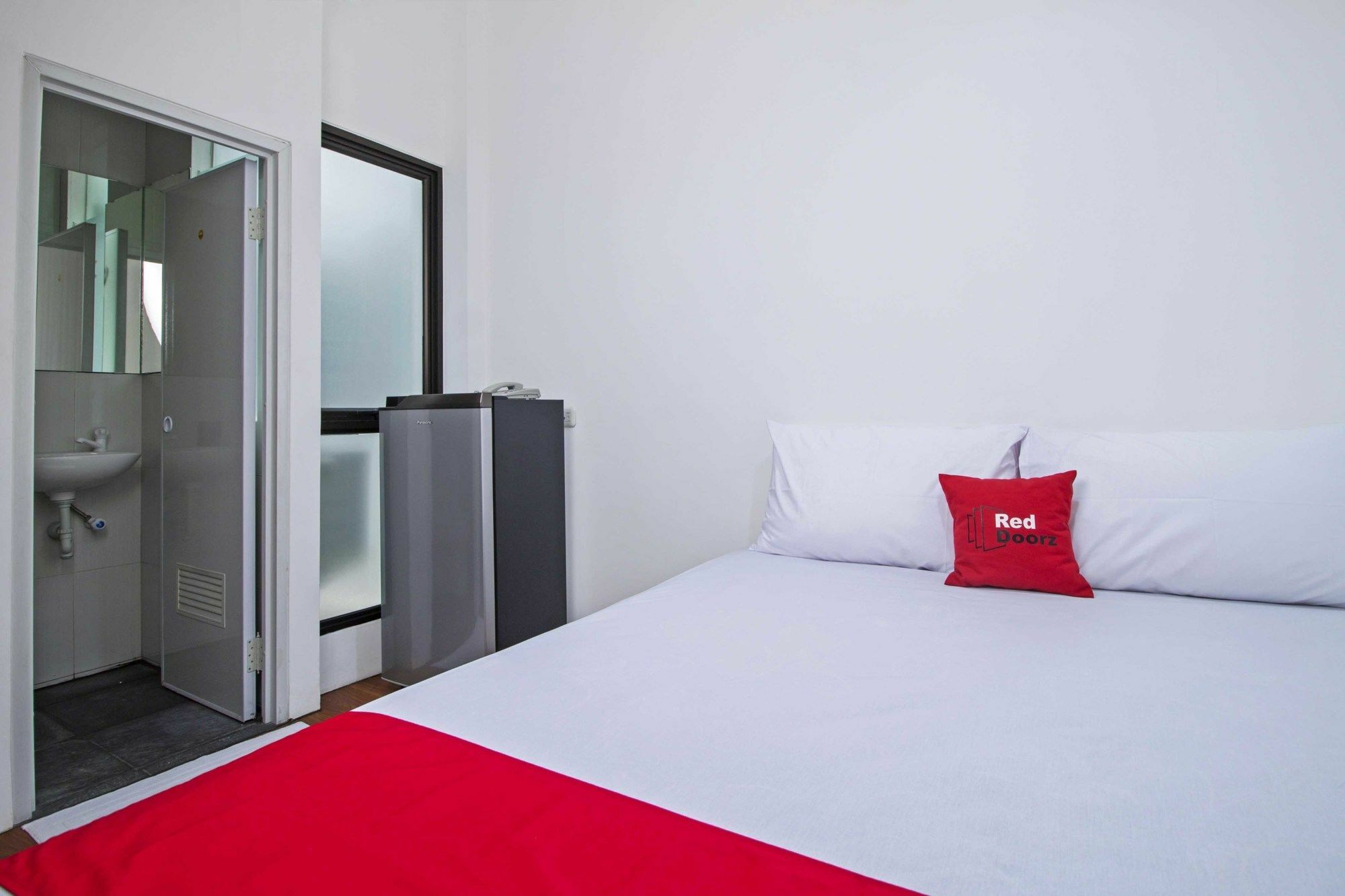 Reddoorz Plus Near Plaza Indonesia Jacarta Exterior foto